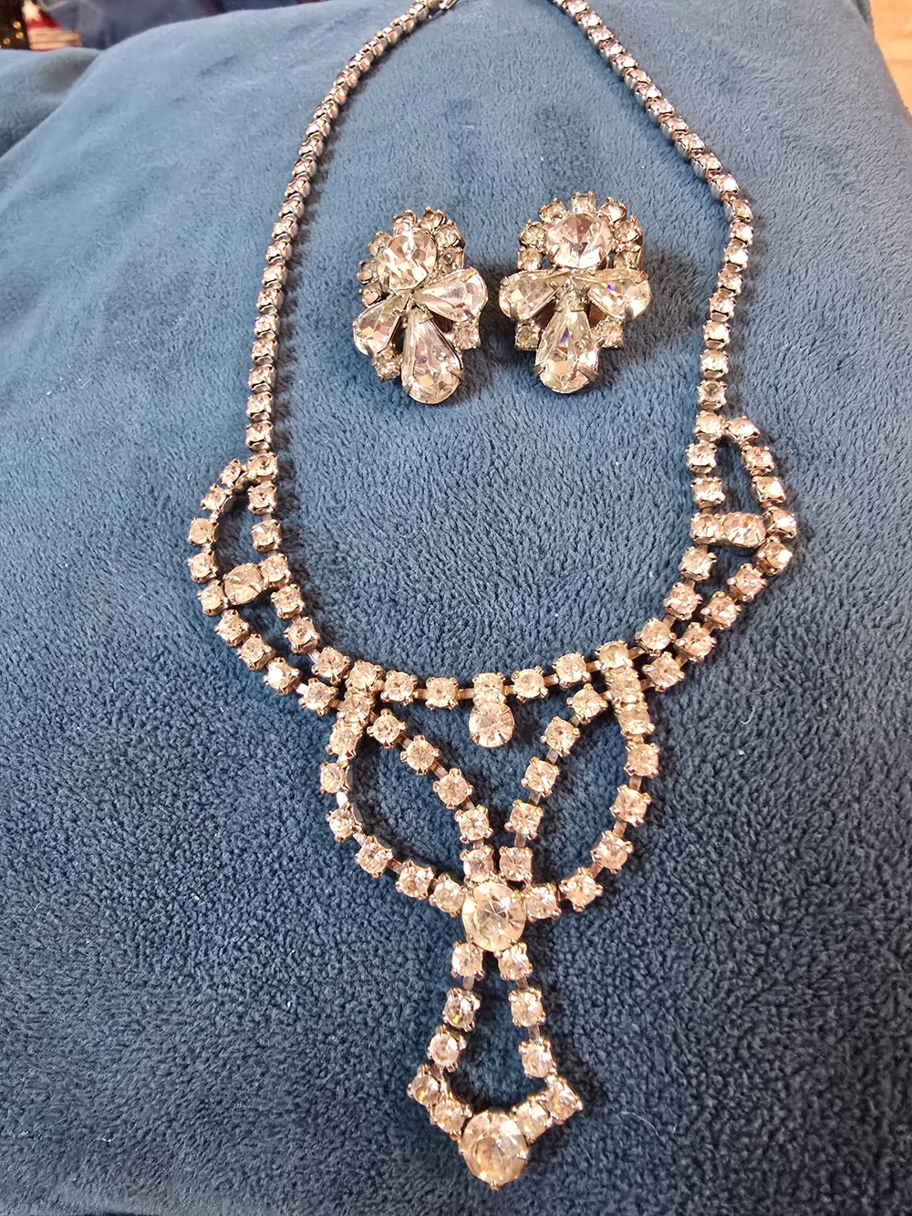 Vintage Elegant Crystal Bib Necklace and Clip-On Earrings Set - Clear/Silver